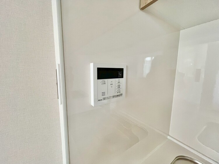 その他 見やすい画面で操作しやすい給湯パネル。