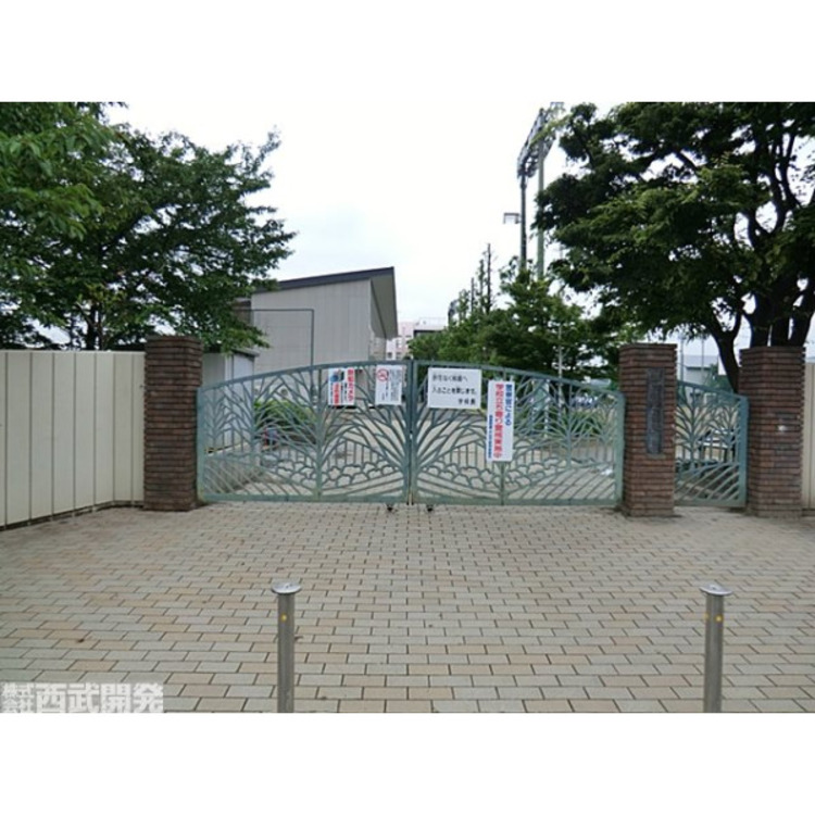 周辺 新曽中学校(約1600m)