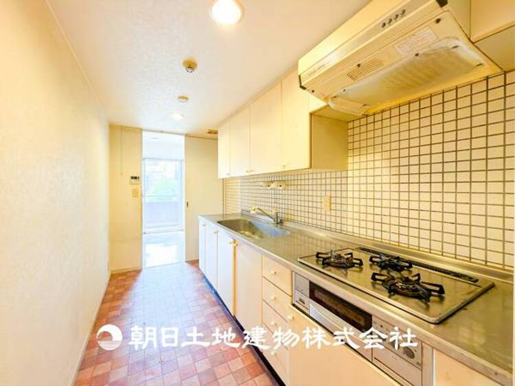 居間 【キッチン】住宅の主役でもあり、日常生活を過ごす上で重要な水回りでもあるからこそ機能性・デザイン性に拘りました。。