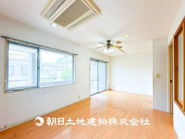 居間 【リビング】家族や友人との時間など１番多くの時間を過ごす空間だからこそ快適な空間を目指してプランニングしました