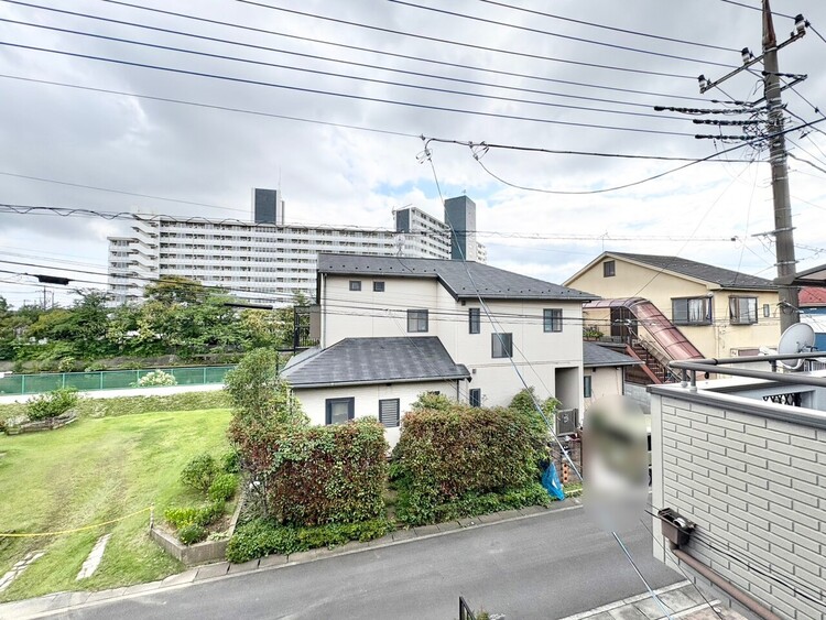 バルコニー 窓を開けると広がる青空。心をリフレッシュして日々を過ごしていきましょう。
