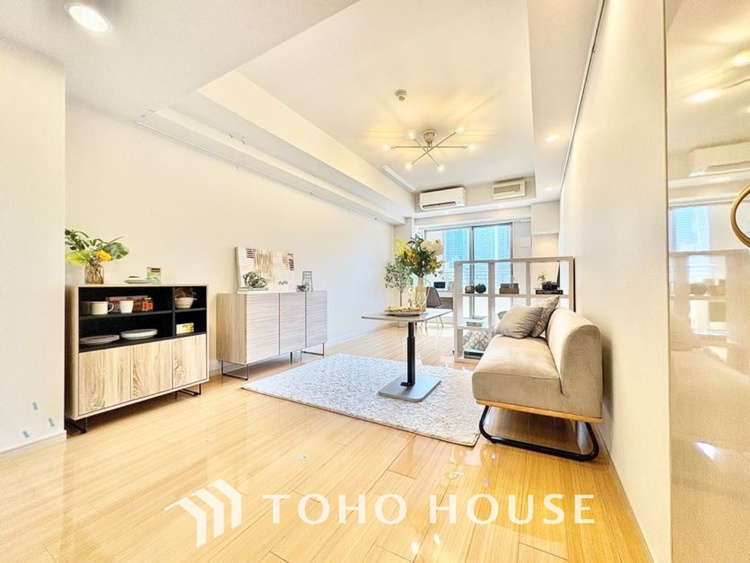 内装 使いやすく、明るい洋室に仕上がります。子供部屋や趣味のお部屋にご利用できます。ご自身で家具などを配置し、素敵な空間を創り上げられます。