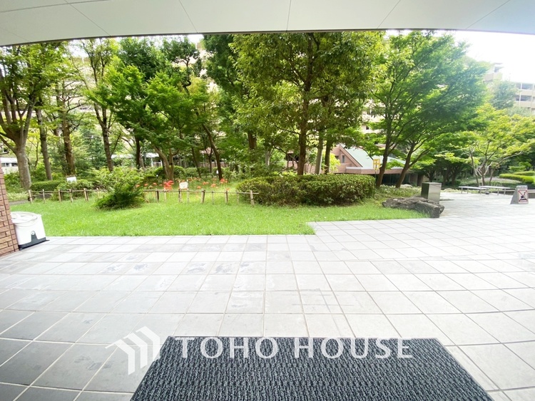 内装 【Quietness】プライベートなお部屋では静かに時を過ごしたい。読書をして、物思いにふける・・光りに満たされた安らぎの空間をがここにはあります。