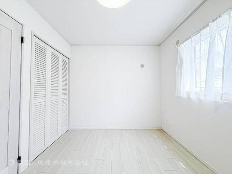 内装 居室はひとり時間を過ごせる安らげるお部屋として活用できます！収納スペースあり！荷物が多くても十分！！ベッドや勉強机、テレビなどを置きたい場合におすすめ！！過ごす時間が長くてもゆったり過ごせそうですね！