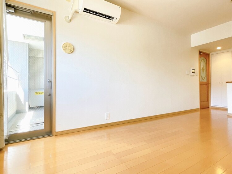 居間 快適に過ごす毎日を求めて、暮らしの中でご自身の「マイホーム」に創り上げてください。