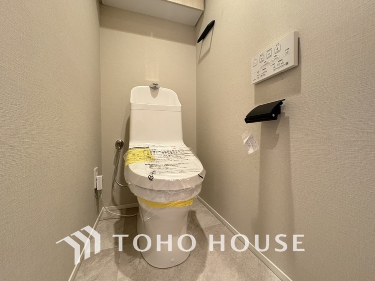 トイレ 清潔な洗浄機能付温水シャワートイレ