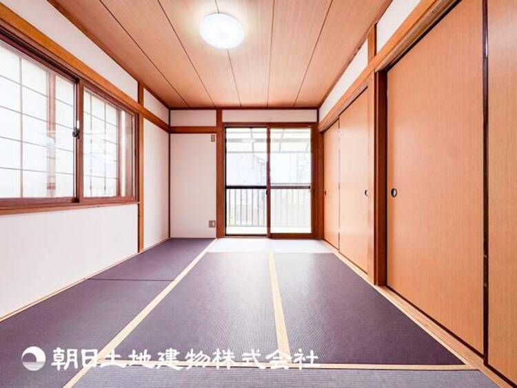 内装 【和室】近年減少傾向にありますが、和室があることで落ち着きと癒しの空間が生まれます。