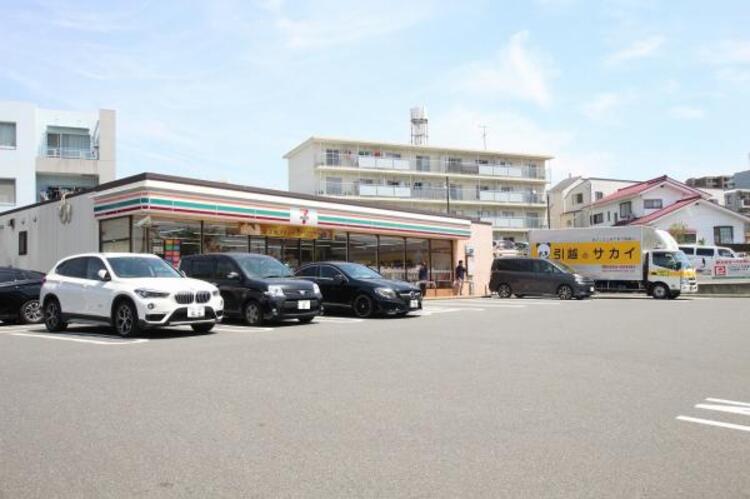 周辺 セブンイレブン横浜田奈駅東店まで約628ｍ
