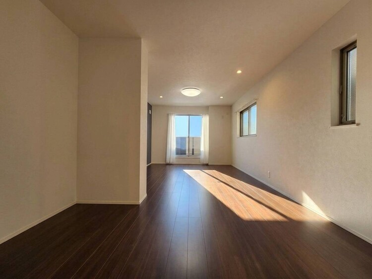 居間 快適に過ごす毎日を求めて、暮らしの中でご自身の「マイホーム」に創り上げてください。
