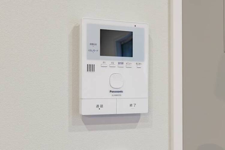 内装 誰が来ても分かるようにテレビモニター付きインターホンを設置。防犯上でも役立ちます。