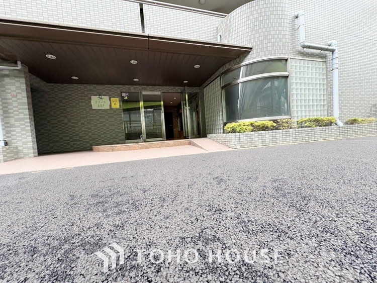 内装 【Corner room】建物の端に位置するため、複数の方角に窓を設けることができる点が大きな特徴。窓が2面以上あることが多いため通気性も良くなります。