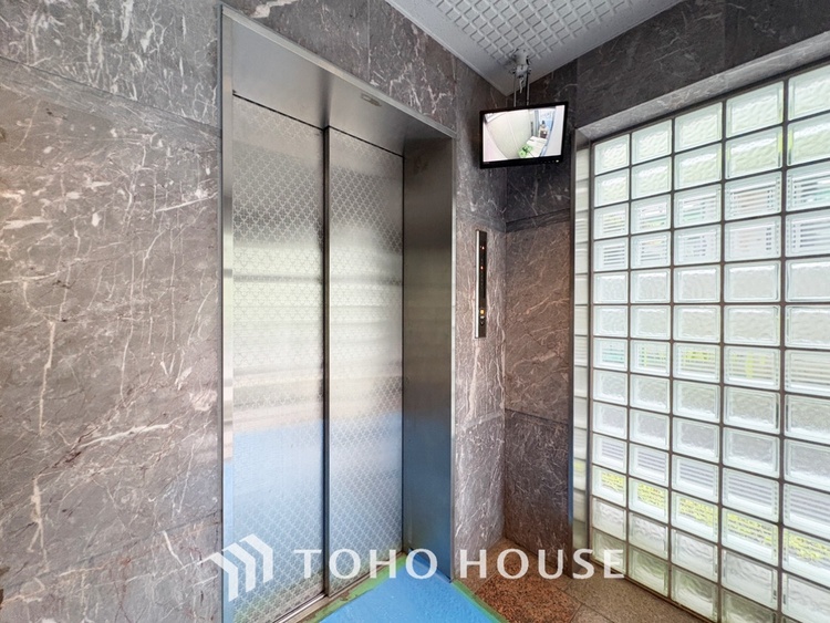 その他 【Corner room】建物の端に位置するため、複数の方角に窓を設けることができる点が大きな特徴。窓が2面以上あることが多いため通気性も良くなります。