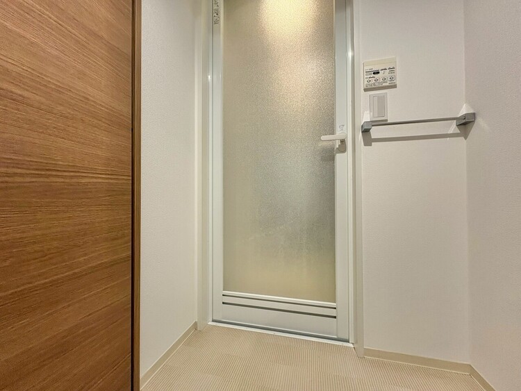 その他 十分な広さの脱衣所。