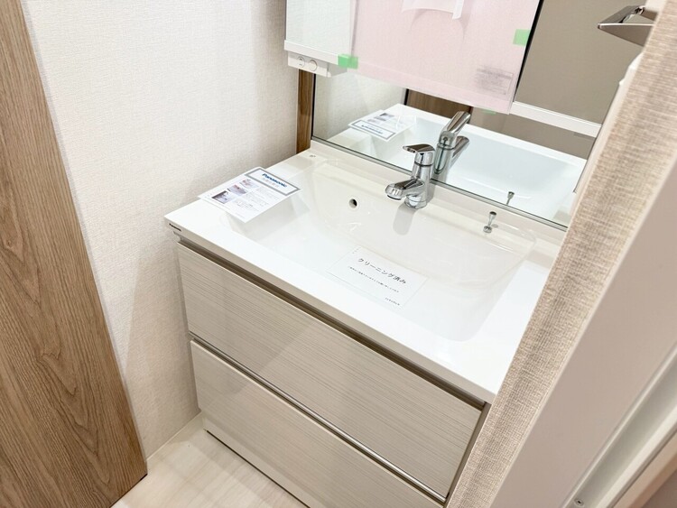 その他 清潔感を感じられる洗面化粧台。