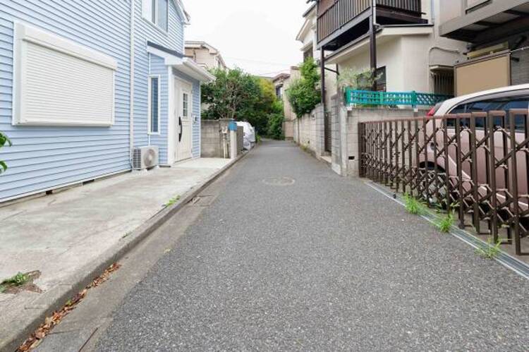 外観 前面道路。