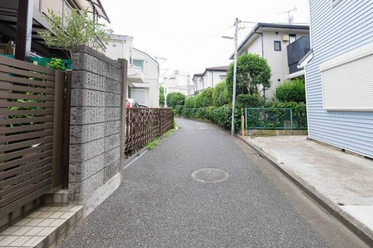 外観 前面道路。