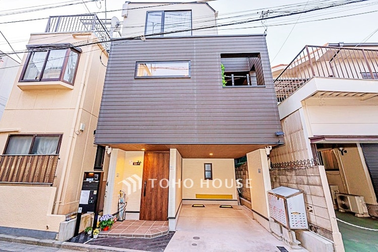 外観 【外観】街並みに自然と馴染みながらも、しっかり存在感を放つ一邸です