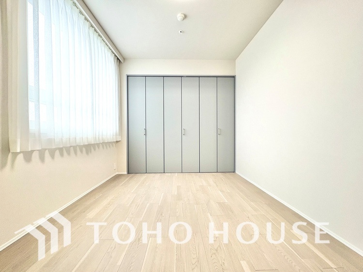 内装 【居室】主寝室としても、お子様のお部屋としても使いやすい一室です。
