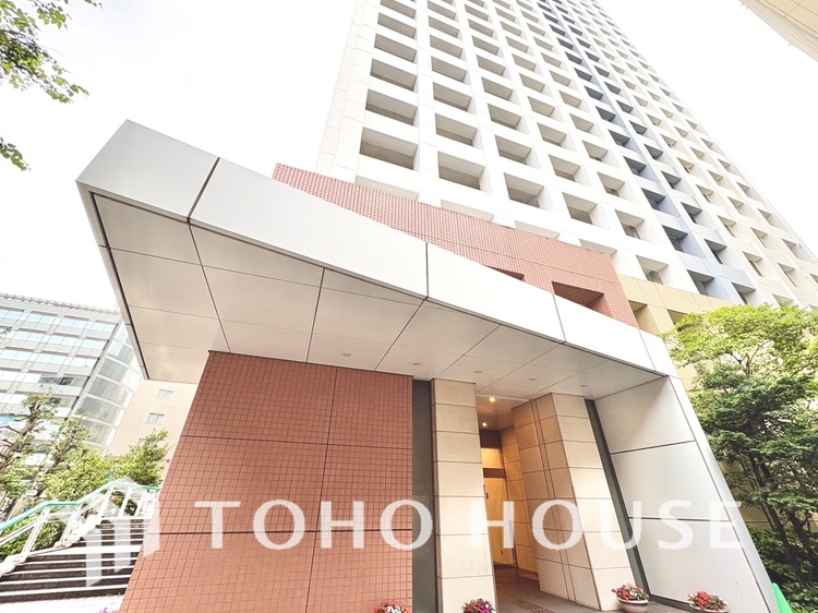 外観 【Exterior】街並みに溶け込みながらも、確かな存在感。落ち着いた佇まいが、帰るたびに安心を与えてくれます。永く愛される外観デザインです。