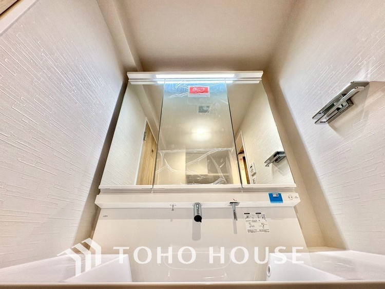 洗面 【WASHROOM】◆快適◆煌びやかな暮らしの中にも忘れたくない快適さ。大きな収納が助けてくれます。