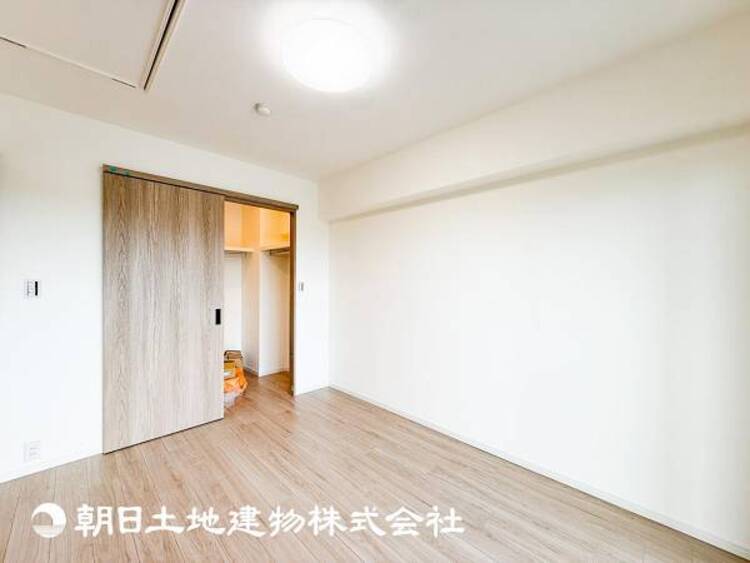 内装 【居室】爽やかな空間演出とセンス良く纏められた室内は素敵な寛ぎ空間です。