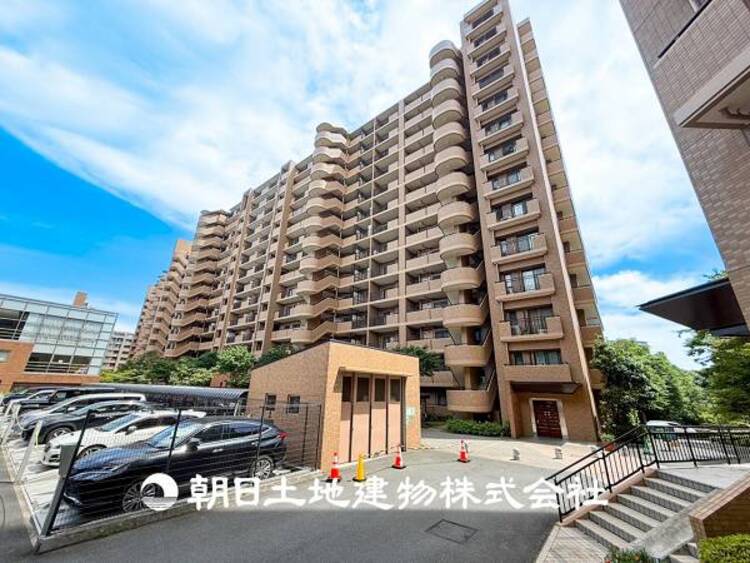 外観 【外観写真】時間のゆとりと空間、暖かな陽光がもたらす光と風を独占してください。