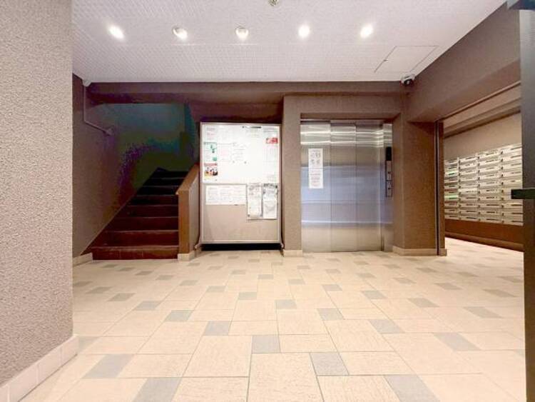 エントランス 【エントランス】重厚感の溢れるエントランスはマンションの顔！帰宅時、来客時に誇れる空間を演出します！
