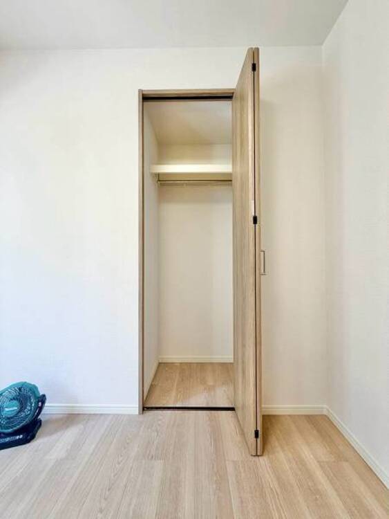収納 部屋に備えられたクローゼット。普段使わないものなども収納可能ですので、居室を広く使うことが出来ます。（2026.8.2撮影）