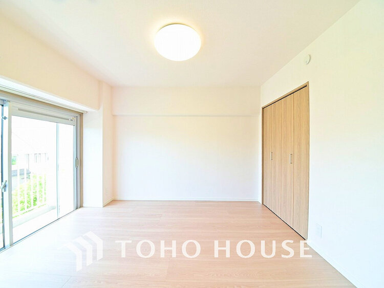 内装 採光もある洋室は、くつろぎのひと時を過ごすのにぴったり