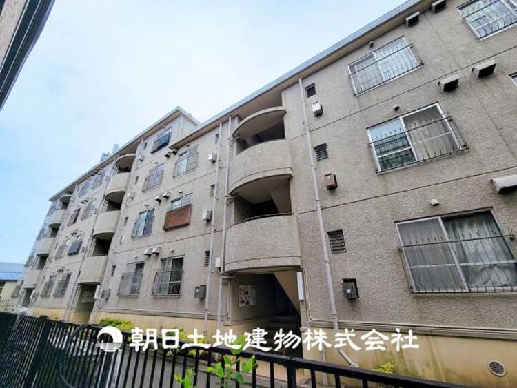 外観 【外観写真】当たり前の日常に、この開放感ある眺望と共に閑静な住宅街の季節感を演出する四季折々の変化を楽しめる心地よい場所となります。