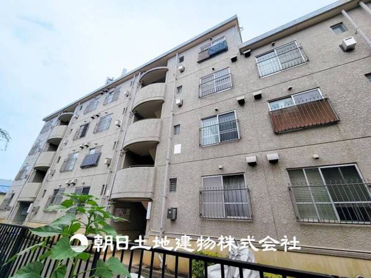 外観 【外観写真】太陽に愛された家。陽当り・通風に優れた魅力的で快適さを追求した住宅です。ここに住むからこそ意味がある。そんな特別感に浸りながら、毎日をお過ごし下さい。