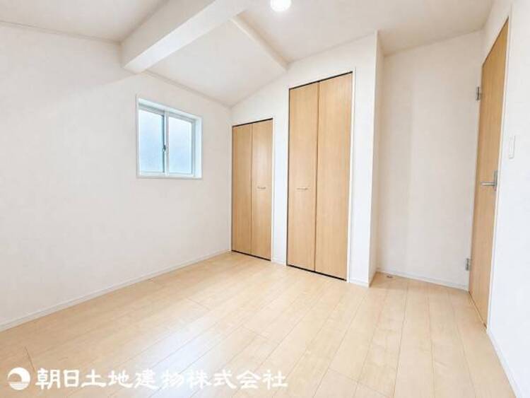 内装 収納スペースがあり、使い勝手が良いお部屋です。寝室やお子様のお部屋など、使い方も自由自在です