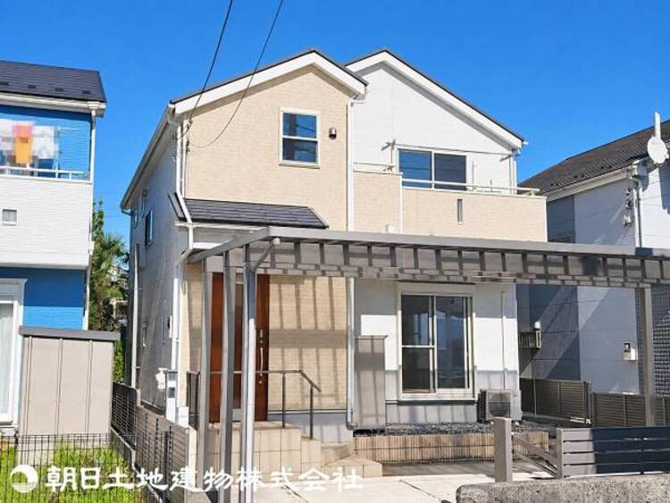 外観 間口も広くカースペースは並列3台分を完備