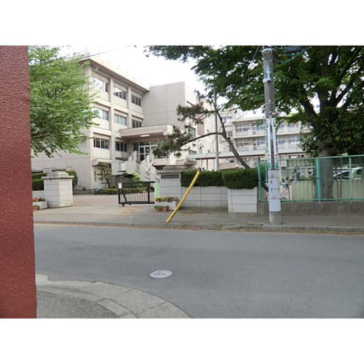 周辺 安松中学校(約750m)