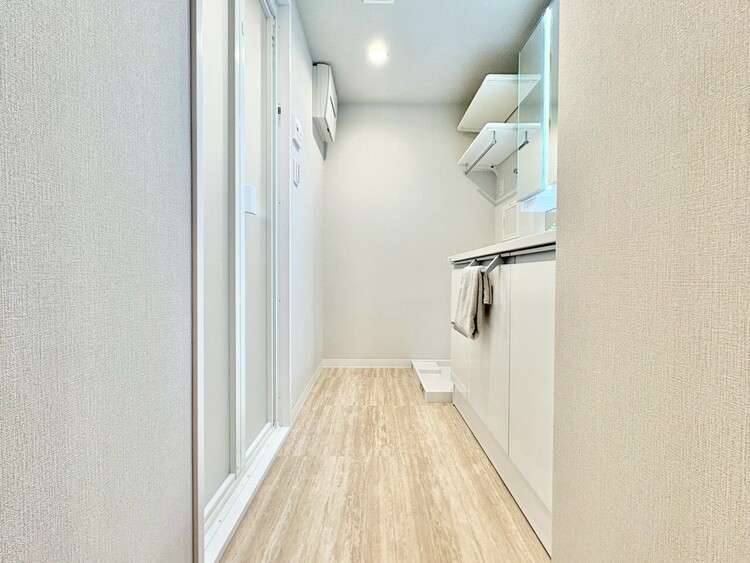 洗面 清潔感と心地よさを重視した、上質感漂うパウダールーム。