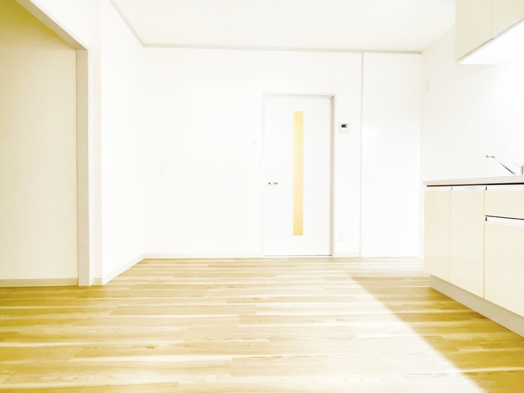 居間 飾り過ぎないシンプルな内装と偏り過ぎないデザインで統一しました。