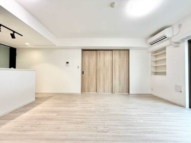 居間 快適に過ごす毎日を求めて、暮らしの中でご自身の「マイホーム」に創り上げてください。