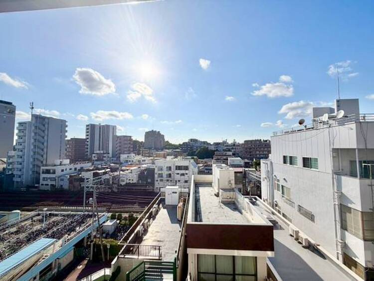 その他 開放感のある眺望。季節による景色の変化を日常の生活と共に感じてください。