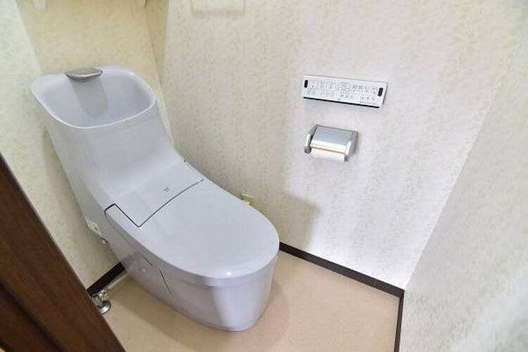 トイレ 清潔感のあるシンプルで使いやすいトイレです。