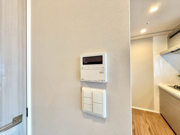その他 見やすい画面で操作しやすい給湯パネル。