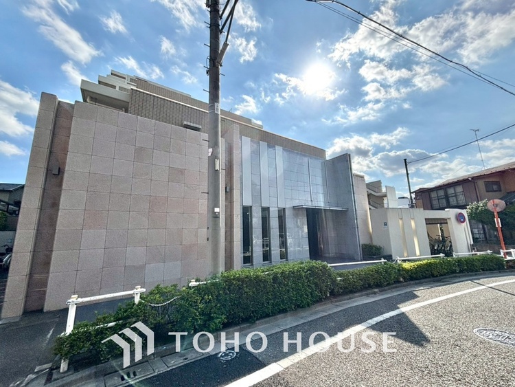 外観 漂う上質な空気感、マンションに入れば「おかえりなさい」と笑顔で迎えてくれるエントランス。最良の心配りを感じるマンションでした。