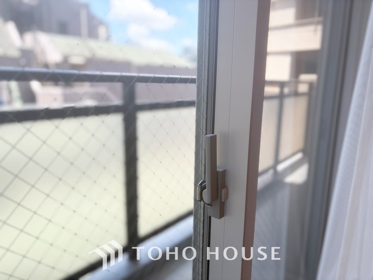 内装 【Ease】家族個々の安らぎの空間。プライベートなBedRoomは暮らす方の感性で造り上げたいもの。誰もが好みで飾れるシンプルな室内に仕上げてあります。