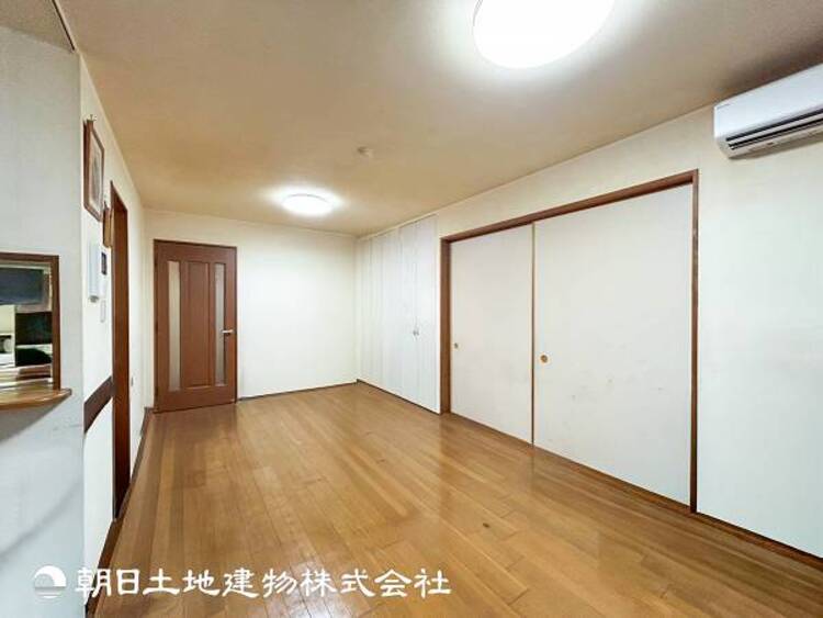 居間 【リビング】1日の中で最も長い時間を過ごすことになるリビングだからこそいつも笑顔があふれる空間であるように心掛けています
