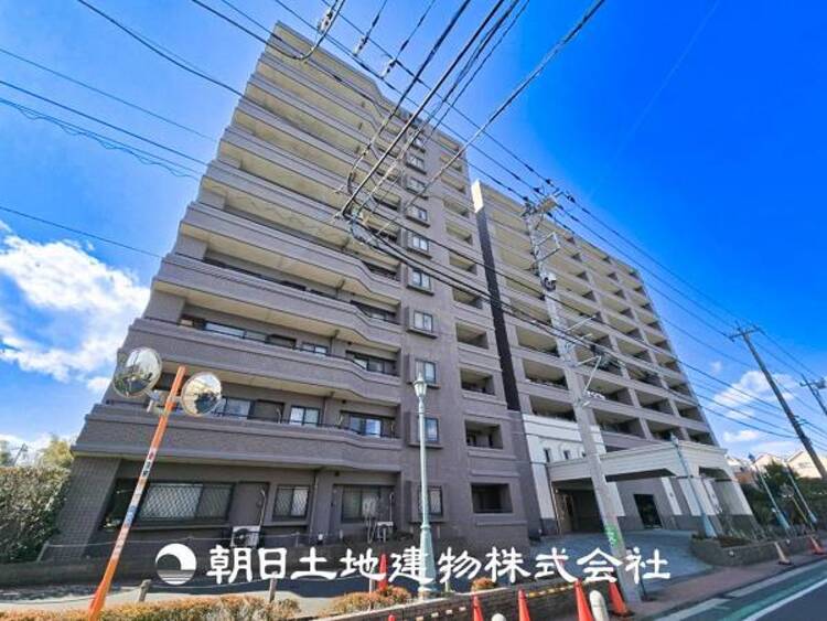 外観 【外観・立地】家族の色を映し出す洗練された邸宅は、ずっと輝き続けながらいつしか街の風景に溶け込み人と共に歩んいきます。