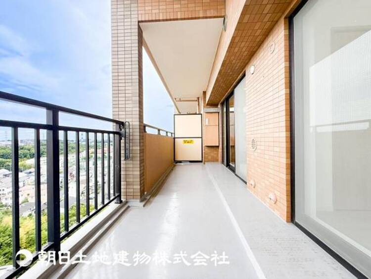 バルコニー 【バルコニー】太陽に愛された家。陽当り・通風に優れた魅力的で快適さを追求した住宅です。