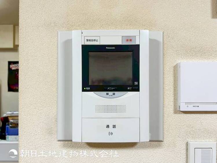 設備 【モニター付インターホン】お子様のお留守番にも安心なＴＶモニタ付インタホン。来客者を確認できる上に留守中の録画もできます