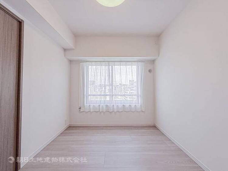 内装 居室はひとり時間を過ごせる安らげるお部屋として活用できます！収納スペースあり！荷物が多くても十分！！ベッドや勉強机、テレビなどを置きたい場合におすすめ！！過ごす時間が長くてもゆったり過ごせそうですね！