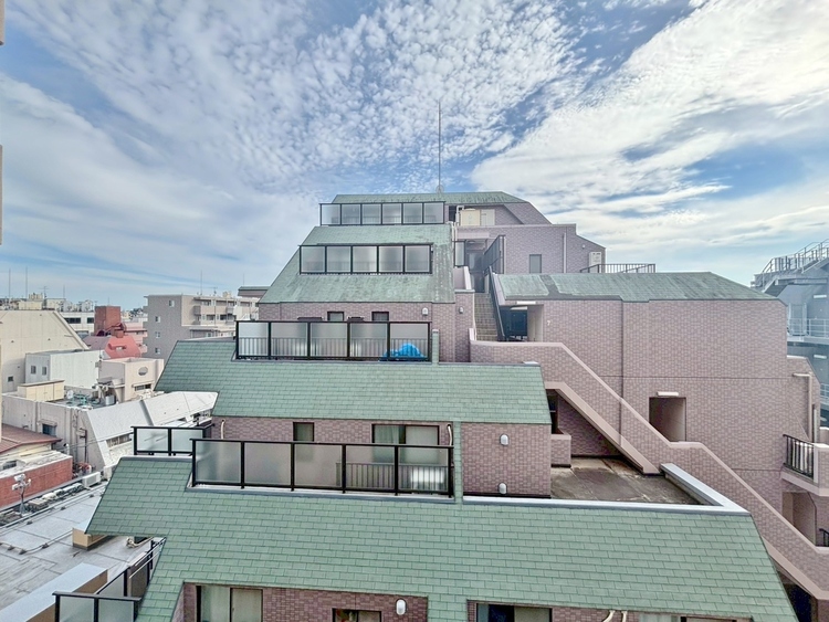 バルコニー 頬をなでる、優しい風を感じることが出来ます。