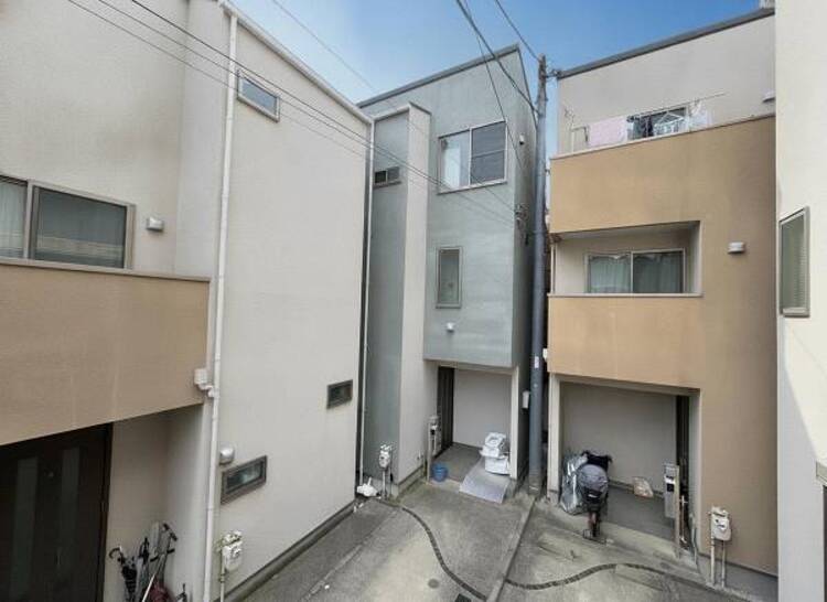 外観 キッチンはご家族との会話が楽しめる対面カウンタータイプを採用。リビングのご家族の様子をうかがいながらお料理もできます。