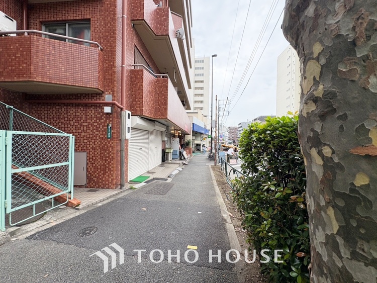内装 ◆青空テラス◆ベランダから望む紺碧の空からそよ風、そして目に映るのはグリーン広がる風光明媚な世界。それは清々しい自然の薫りを肌で感じる幸せな空間。